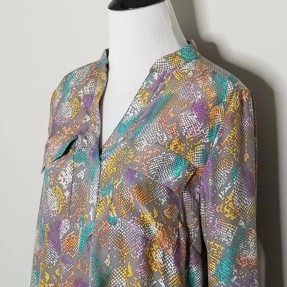 Alice & Trixie Gray Pastel Silk Snake Print Top XS - Picture 2 of 6